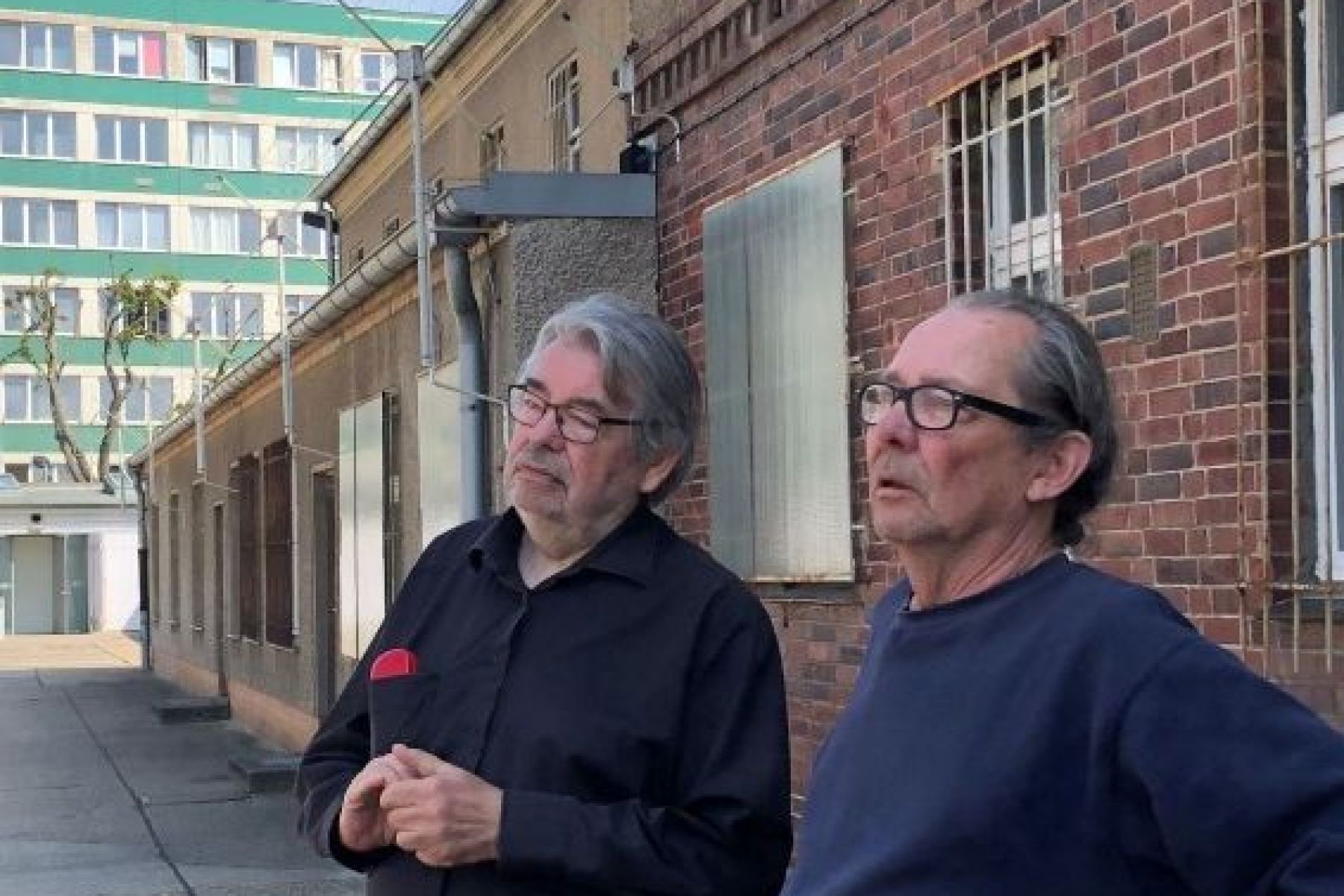 'Broeders in Berlijn': Maarten en Vincent van Rossem onderzoeken ...