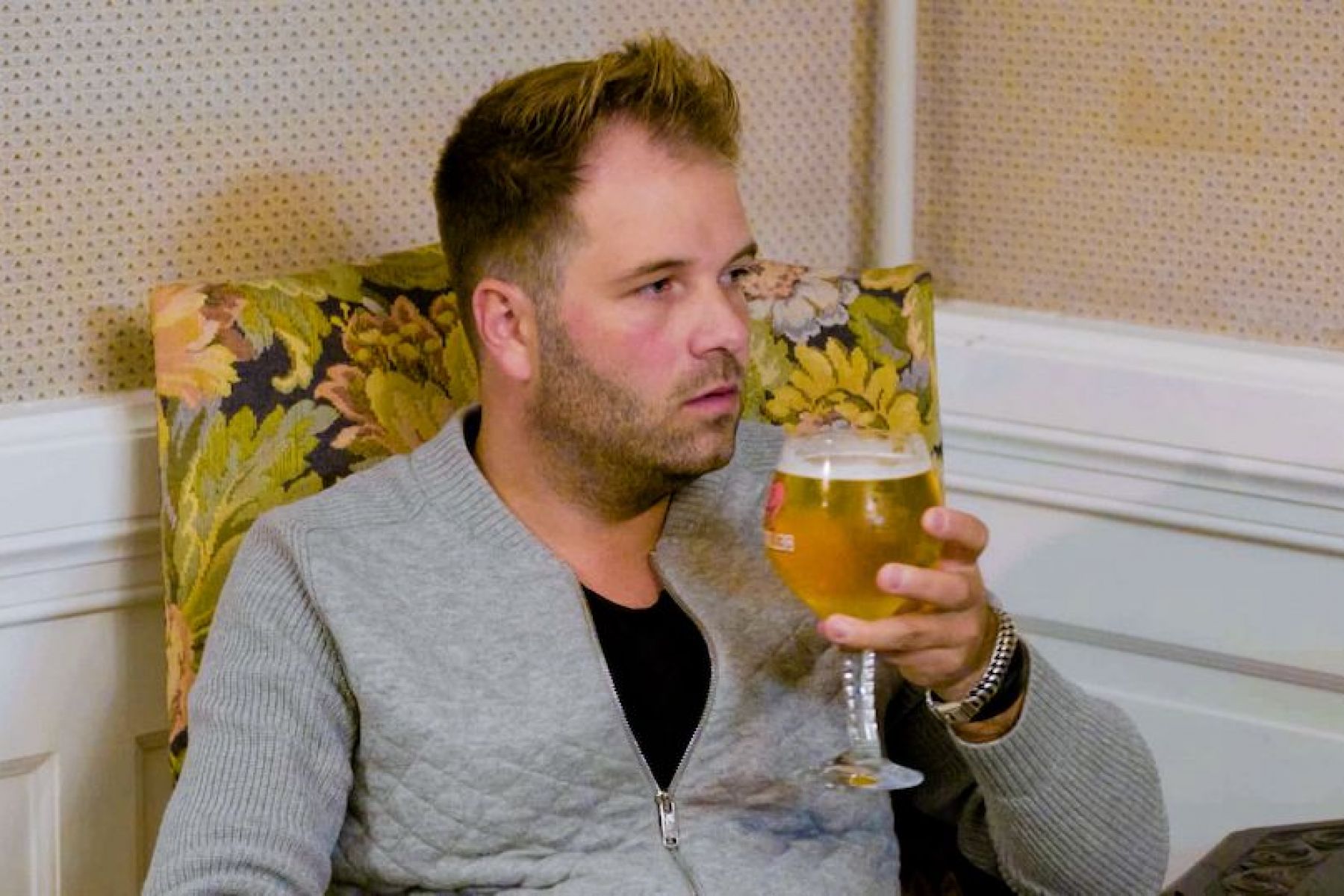 'De Verraders' plegen eerste moord en spanning stijgt aan ronde tafel wie wordt verbannen 'De Verraders' plegen eerste moord en spanning stijgt aan ronde tafel wie wordt verbannen