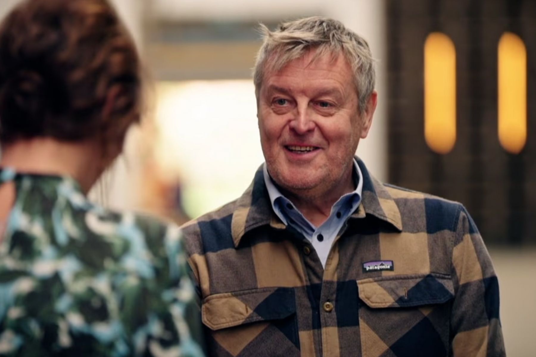 Frank Raes verkoopt eigen werk in 'Stukken van Mensen' | TVvisie