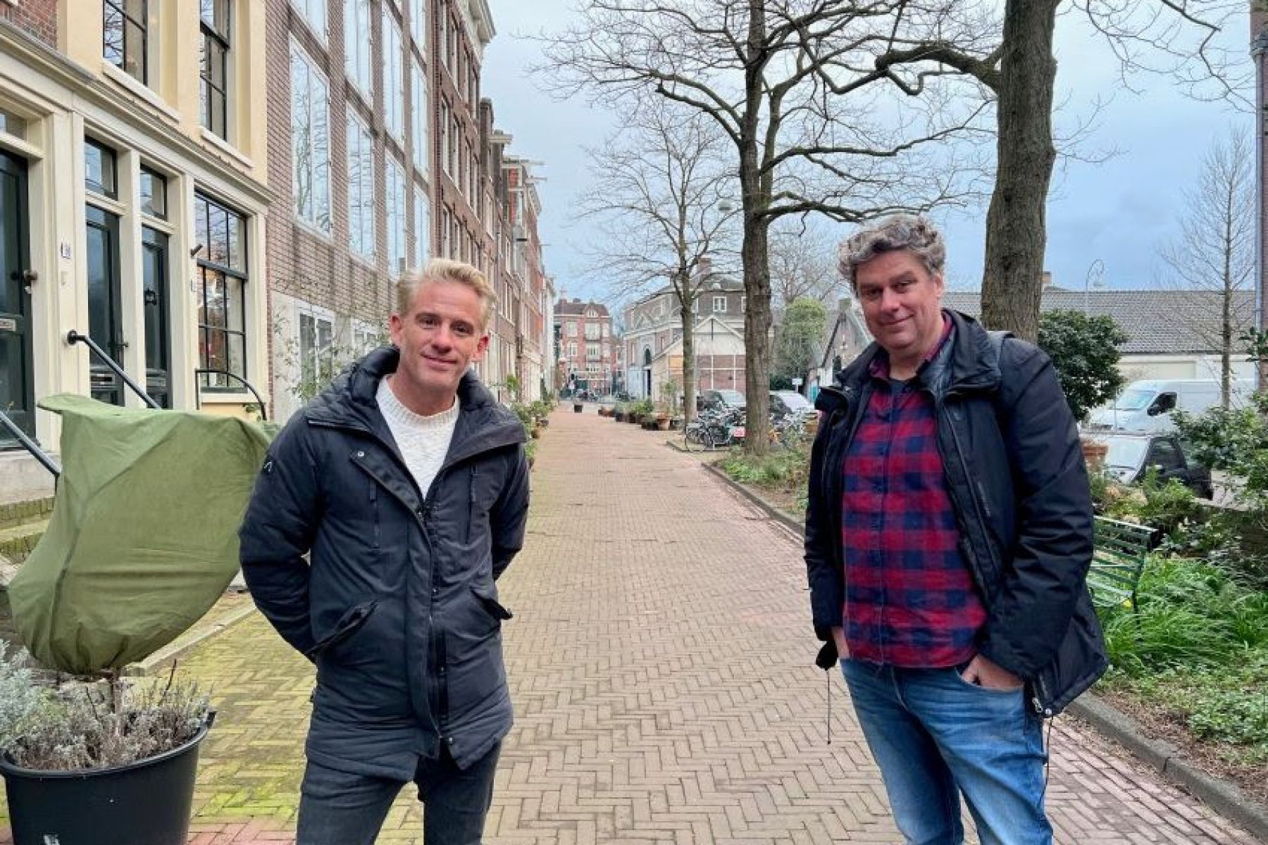 'Rooijakkers Over De Vloer' met Diederik Ebbinge en Roosmarijn Luyten TVvisie 'Rooijakkers Over De Vloer' met Diederik Ebbinge en Roosmarijn Luyten TVvisie