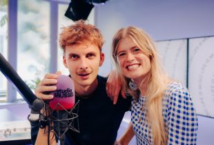 Eva De Roo en Dries Lenaerts met de ochtendshow op Studio Brussel